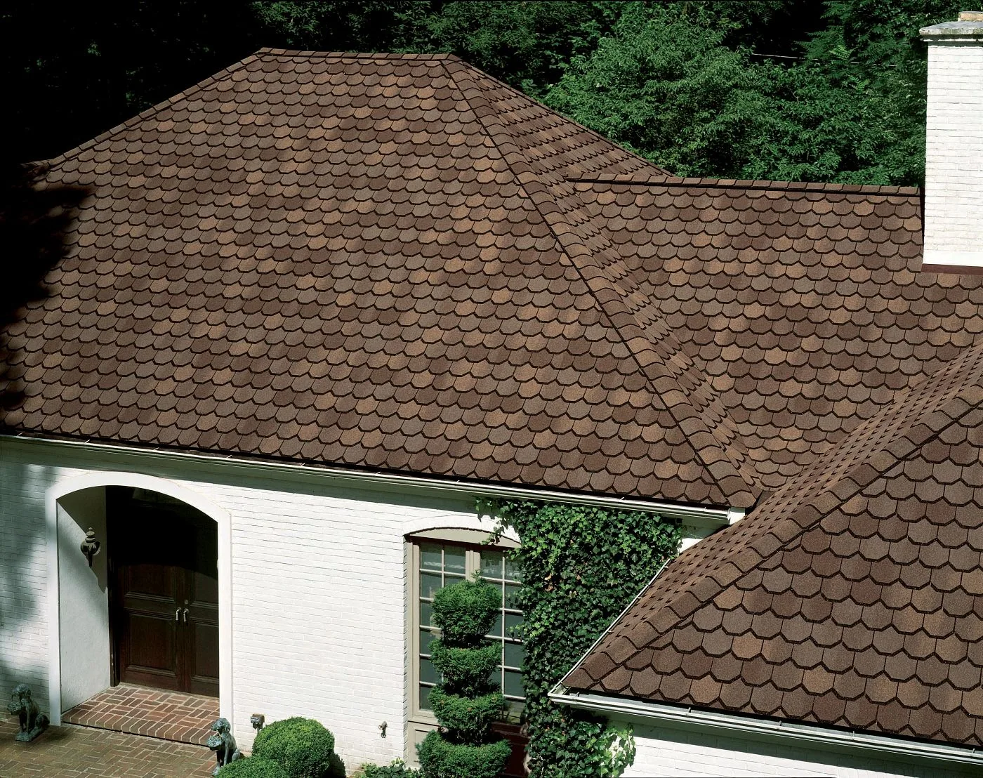Brownstone CertainTeed Carriage House shingles on a home