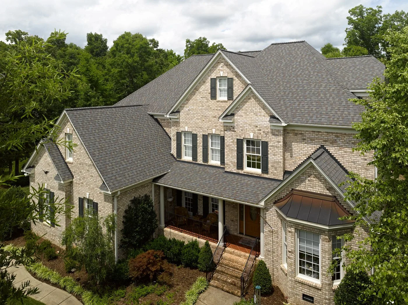 Driftwood CertainTeed Landmark shingles on a home