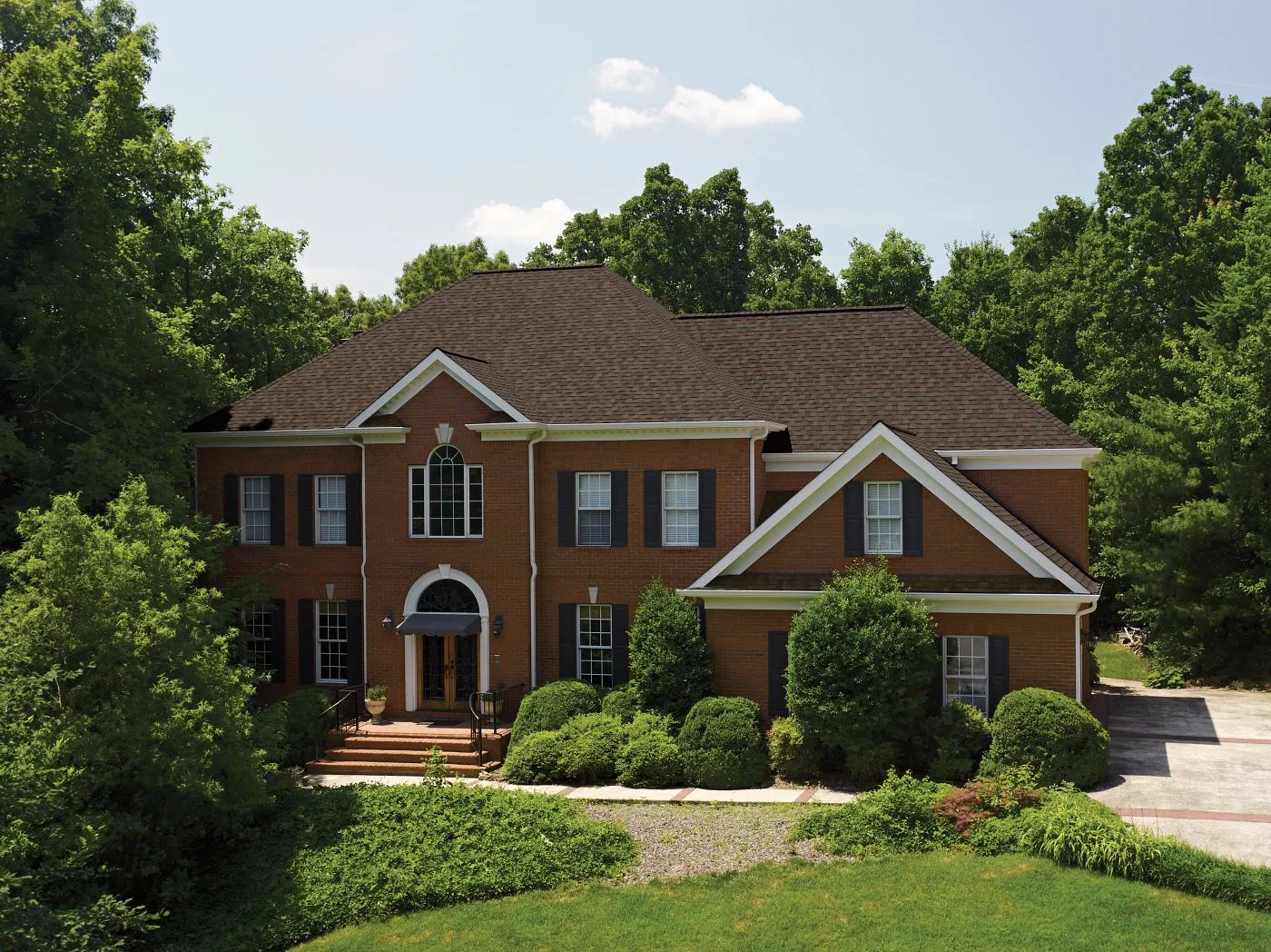 Max Def Heather Blend CertainTeed Landmark PRO shingles on a home