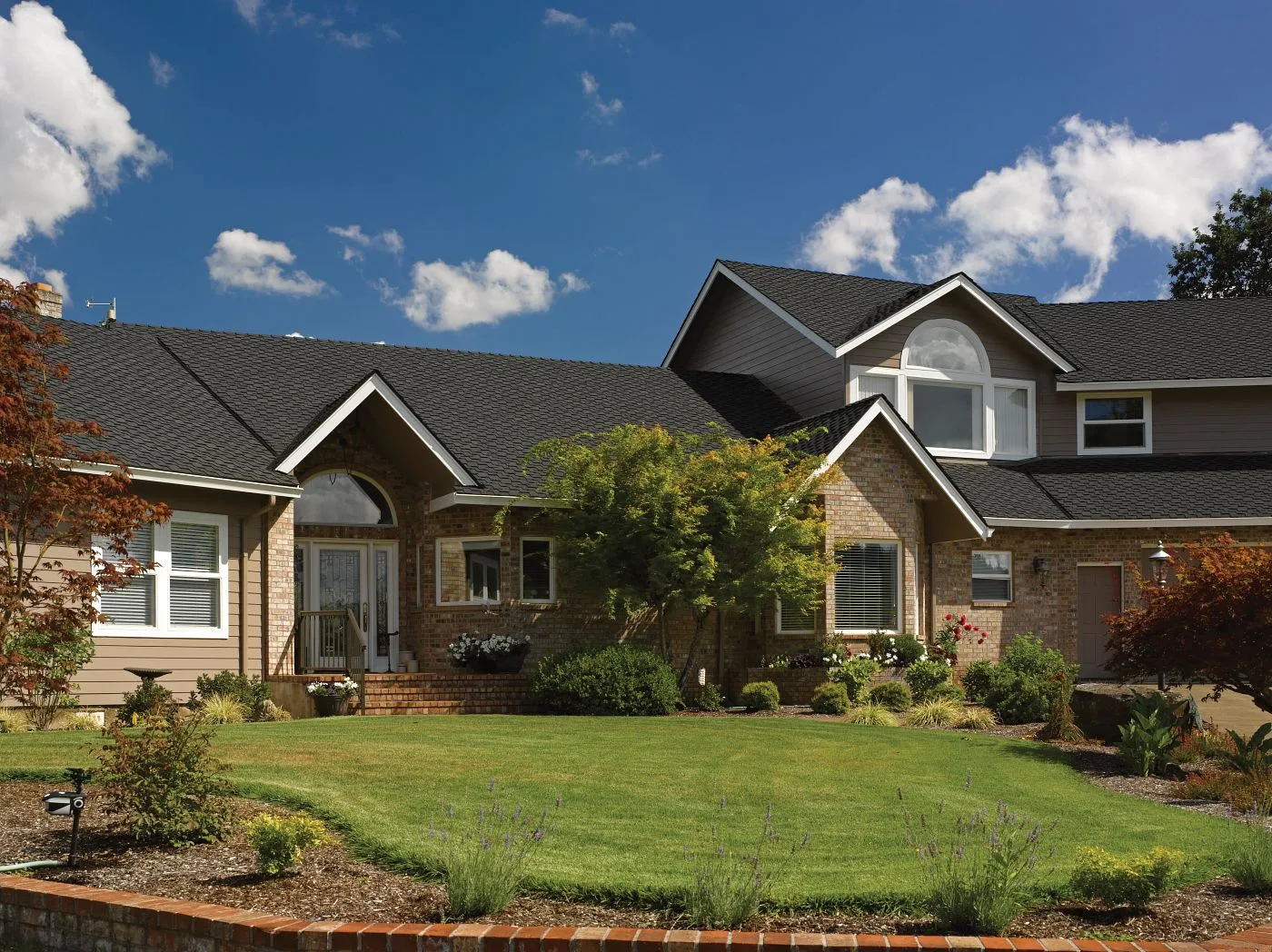 Charcoal Black CertainTeed Presidential Shake TL shingles on a home