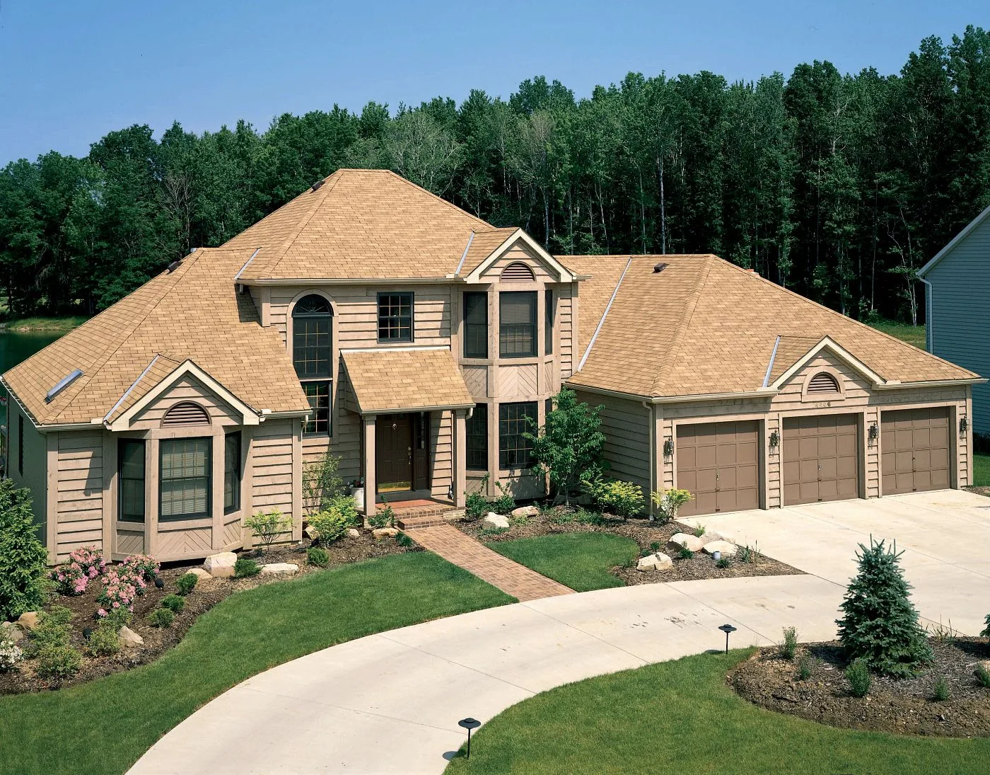 Timber Blend CertainTeed XT 25 shingles on a home