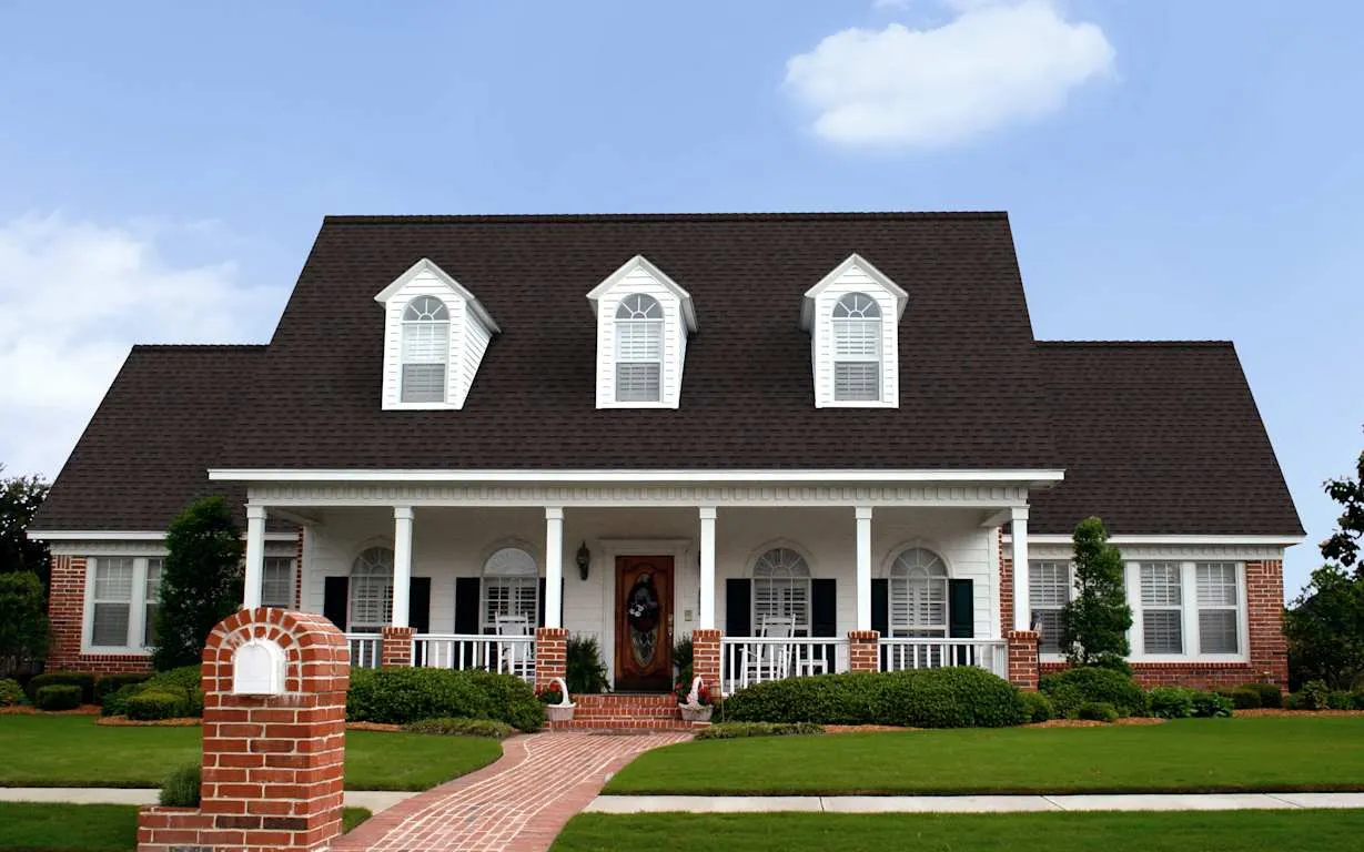 Black Walnut Oakridge shingles on a house
