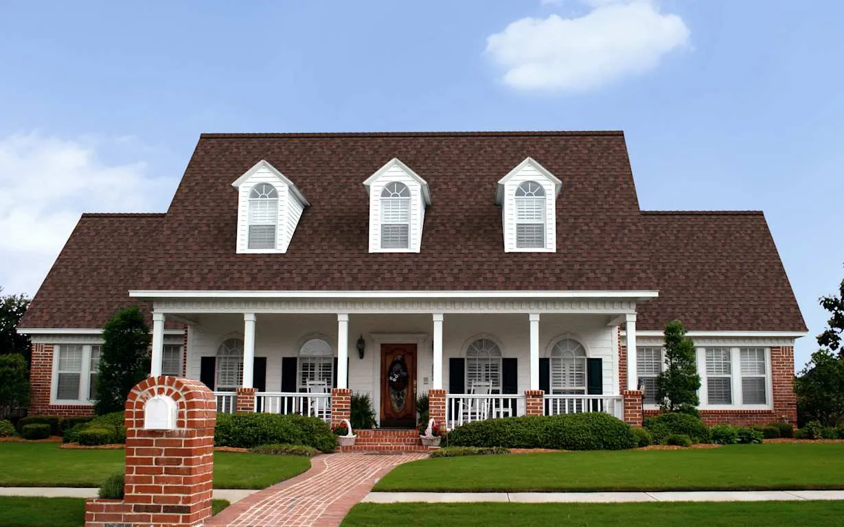 Brownwood TruDefinition Duration shingles on a house